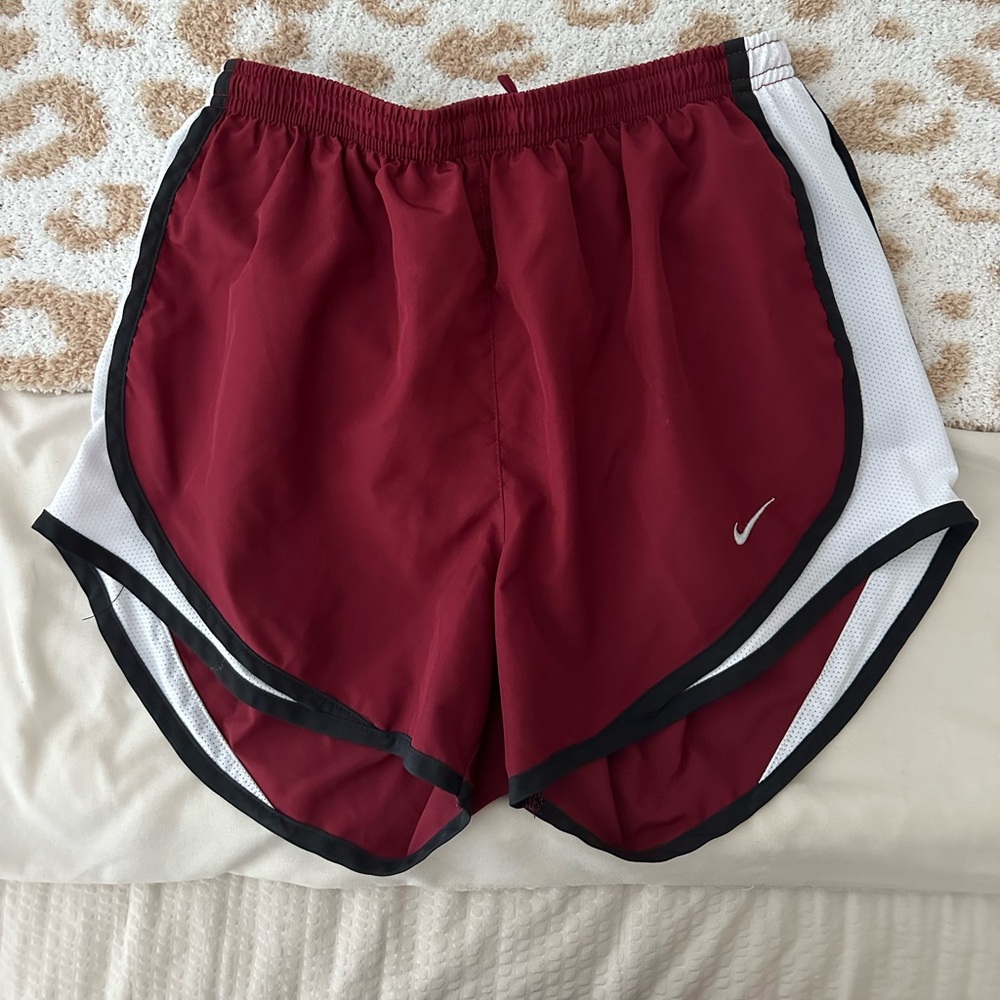 Nike Dri Fit Shorts Women - Garnet